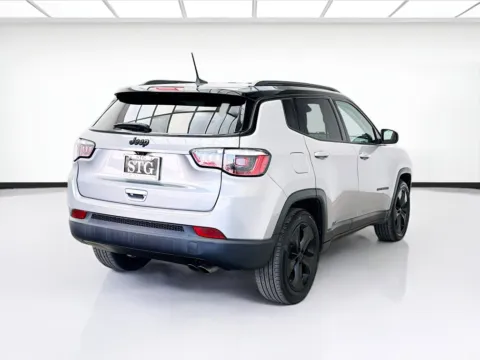 More photos of 2019 Jeep Compass Altitude at KarGenie, CA