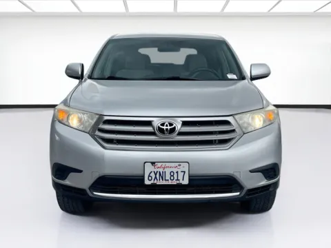 Photos of 2012 Toyota Highlander SE for sale in Fontana, CA at KarGenie