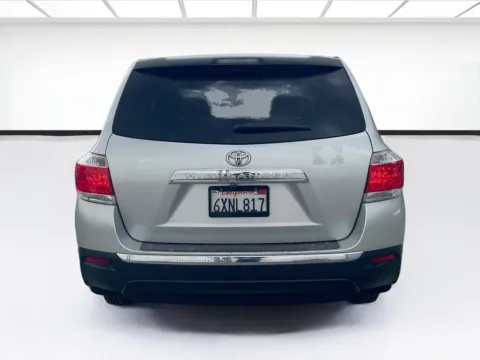 More photos of 2012 Toyota Highlander SE at KarGenie, CA
