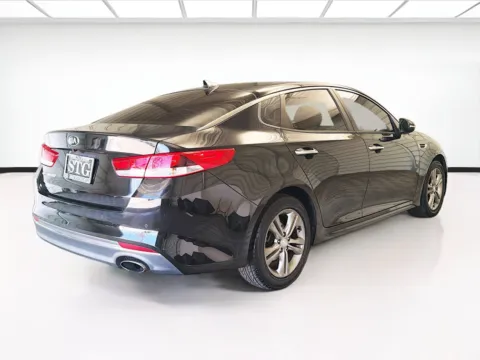 More photos of 2016 Kia Optima LX at KarGenie, CA