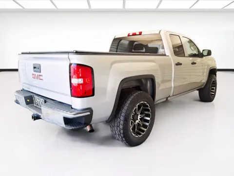 More photos of 2016 GMC Sierra 1500 at KarGenie, CA
