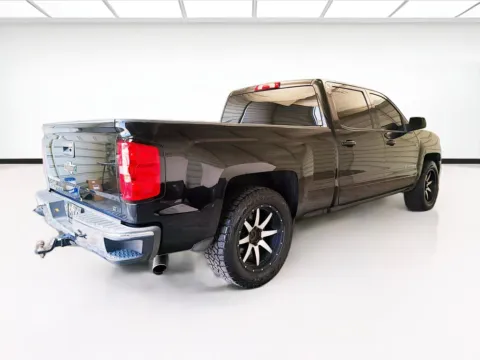 More photos of 2018 Chevrolet Silverado 1500 LT at KarGenie, CA