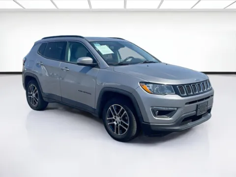 Another view of 2019 Jeep Compass Latitude w/Sun/Wheel Pkg for sale in Fontana, CA at KarGenie