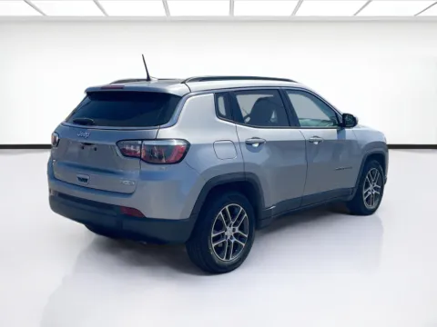 More photos of 2019 Jeep Compass Latitude w/Sun/Wheel Pkg at KarGenie, CA