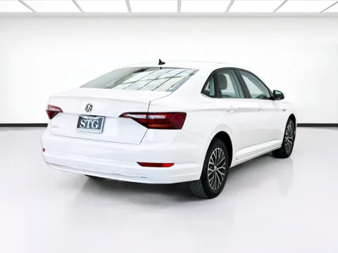 More photos of 2019 Volkswagen Jetta SEL at KarGenie, CA