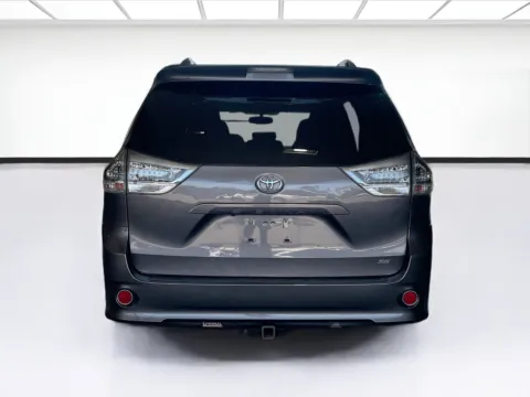 More photos of 2017 Toyota Sienna SE Premium at KarGenie, CA