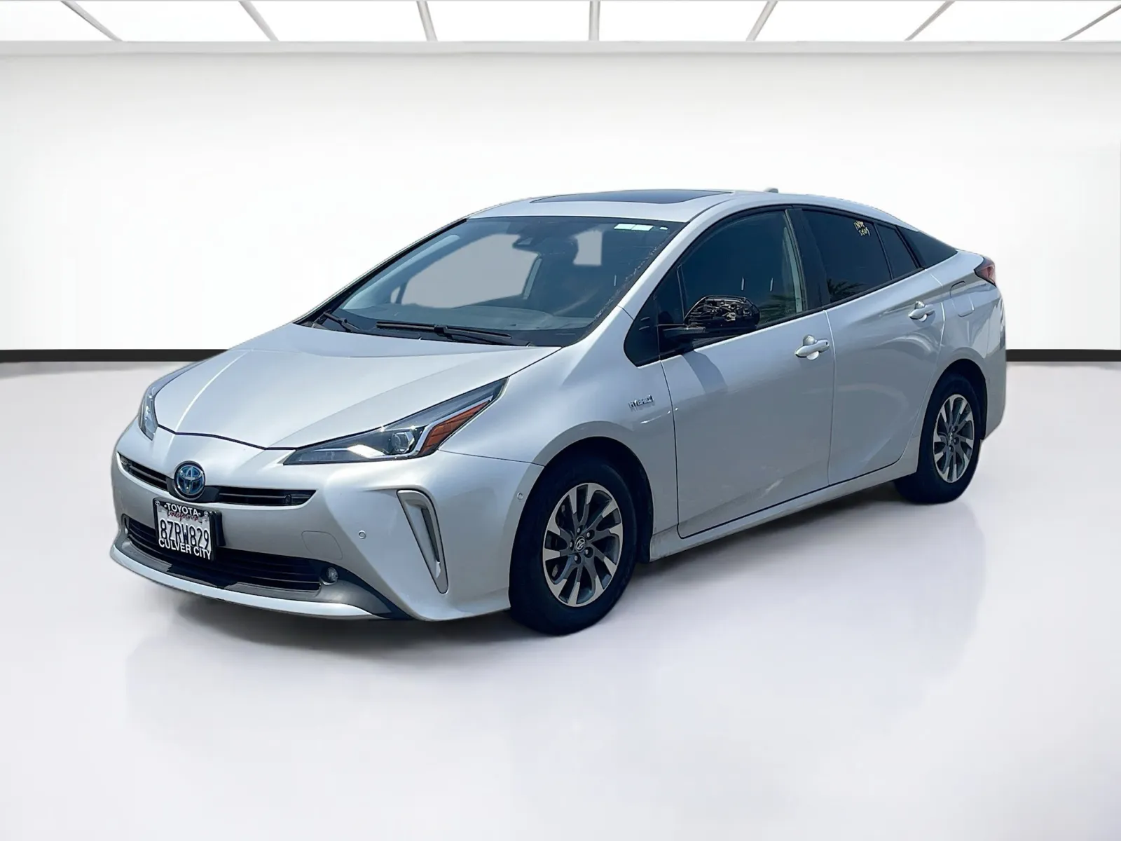 2022 Toyota Prius XLE FWD's photo