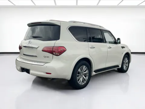More photos of 2016 INFINITI QX80 at KarGenie, CA