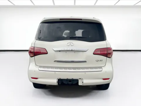 More photos of 2016 INFINITI QX80 at KarGenie, CA