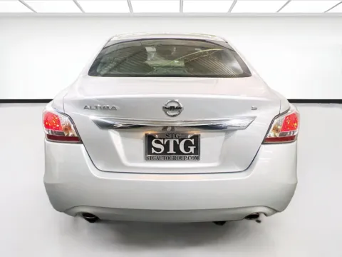 More photos of 2015 Nissan Altima 2.5 S at KarGenie, CA