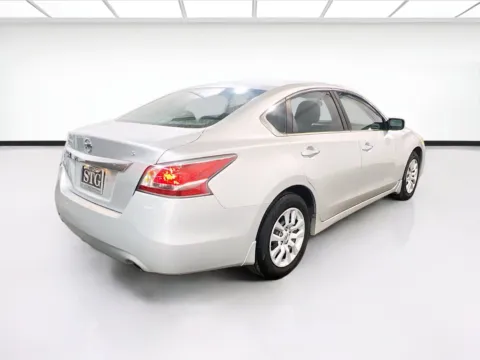 More photos of 2015 Nissan Altima 2.5 S at KarGenie, CA