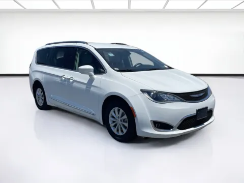 Another view of 2018 Chrysler Pacifica Touring L for sale in Fontana, CA at KarGenie