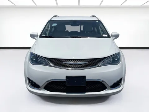 Photos of 2018 Chrysler Pacifica Touring L for sale in Fontana, CA at KarGenie