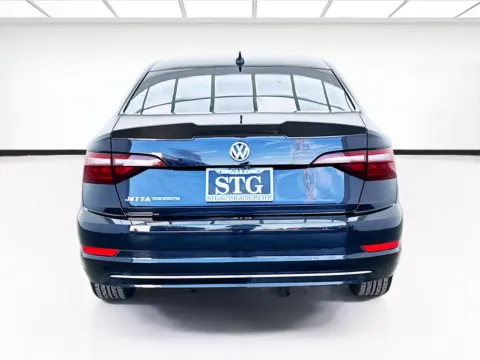 More photos of 2020 Volkswagen Jetta SEL at KarGenie, CA