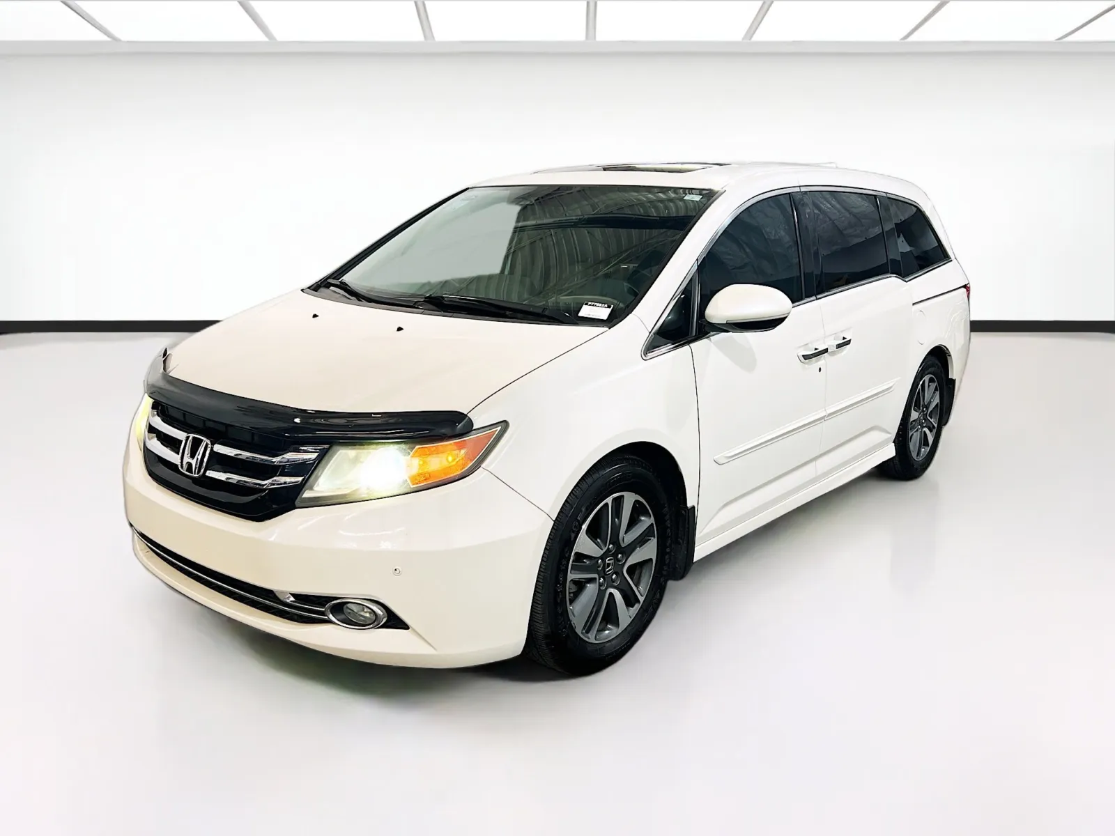 White 2016 Honda Odyssey Touring Elite for sale in Fontana, CA