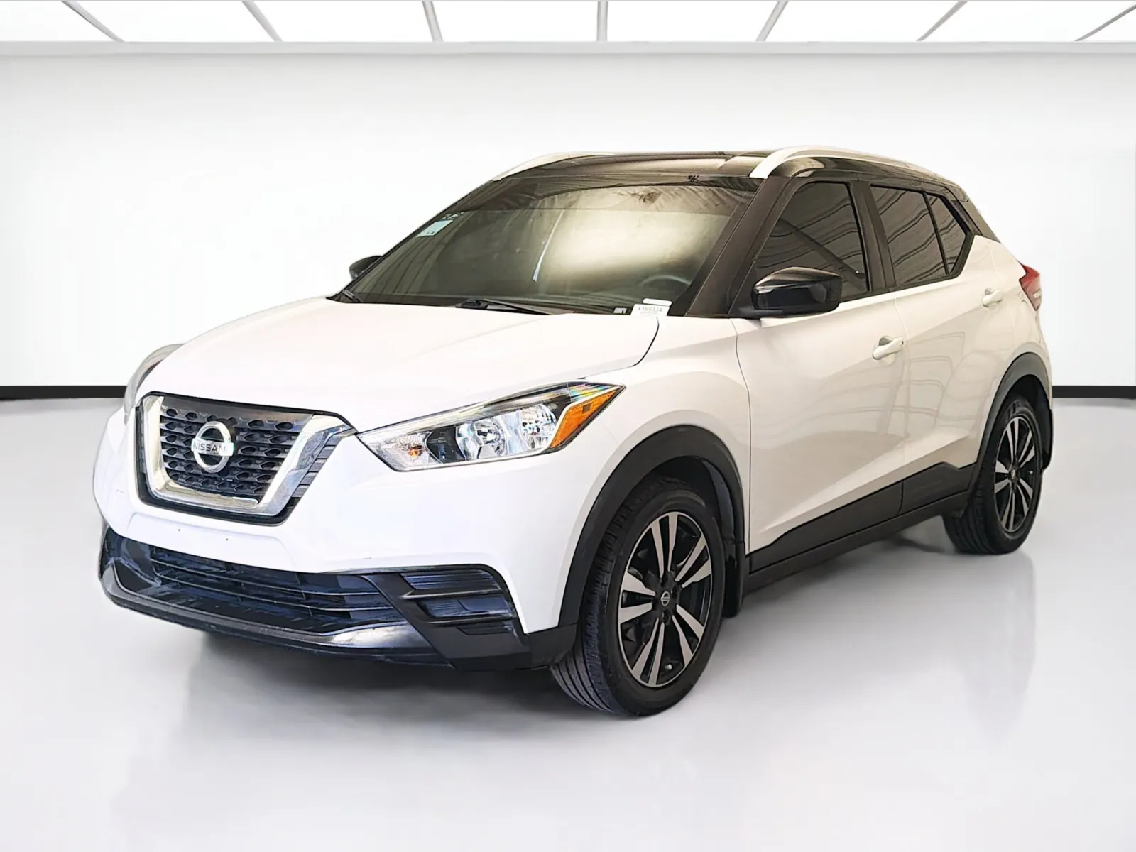 White 2019 Nissan Kicks SV for sale in Fontana, CA
