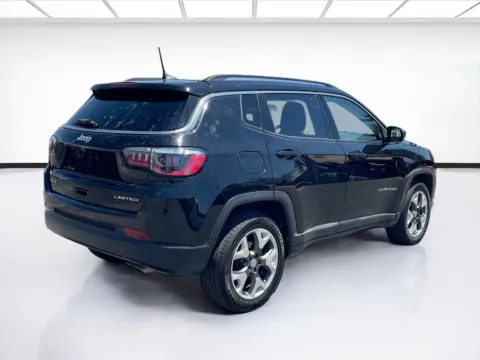 More photos of 2021 Jeep Compass Limited at KarGenie, CA
