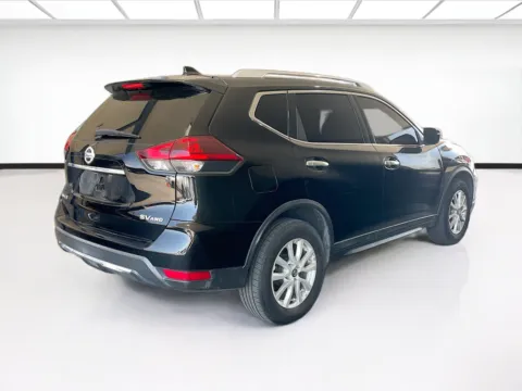 More photos of 2018 Nissan Rogue SV at KarGenie, CA