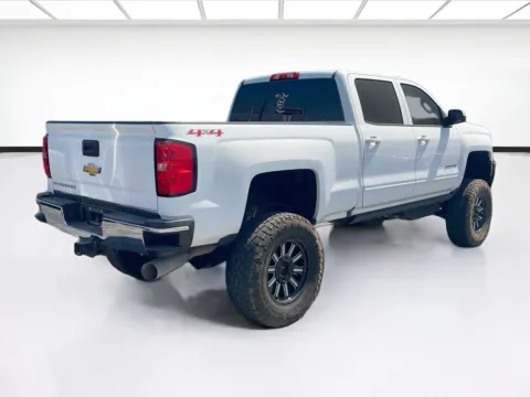 More photos of 2017 Chevrolet Silverado 2500HD LT at KarGenie, CA