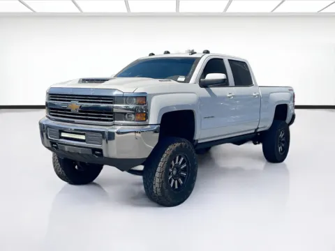 White 2017 Chevrolet Silverado 2500HD LT for sale in Fontana, CA