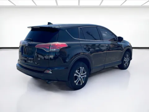 More photos of 2018 Toyota RAV4 LE at KarGenie, CA
