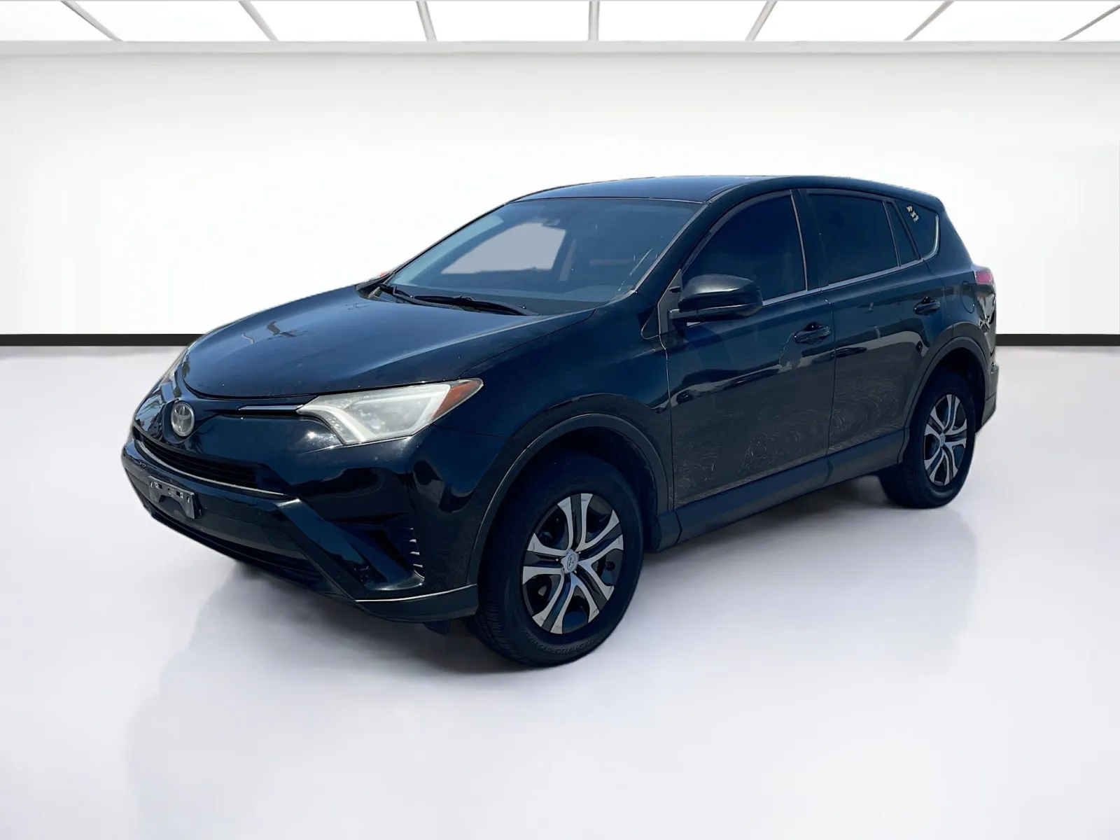 2018 Toyota RAV4 LE's photo