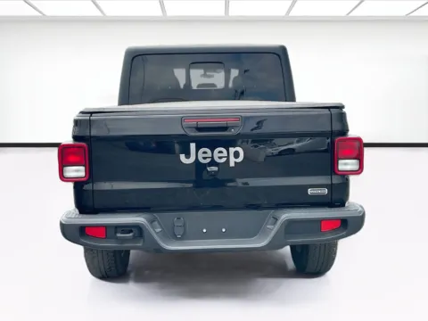 More photos of 2023 Jeep Gladiator Overland at KarGenie, CA