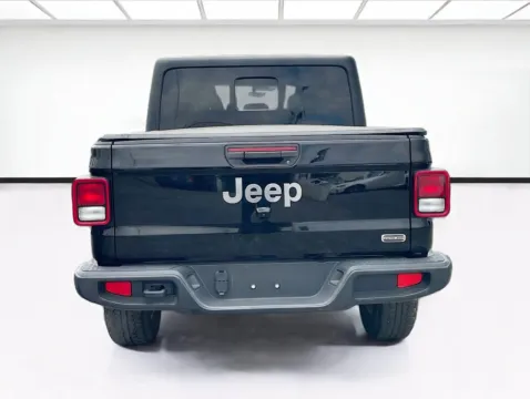 More photos of 2023 Jeep Gladiator Overland at KarGenie, CA