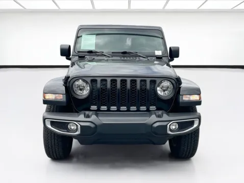 Photos of 2023 Jeep Gladiator Overland for sale in Fontana, CA at KarGenie