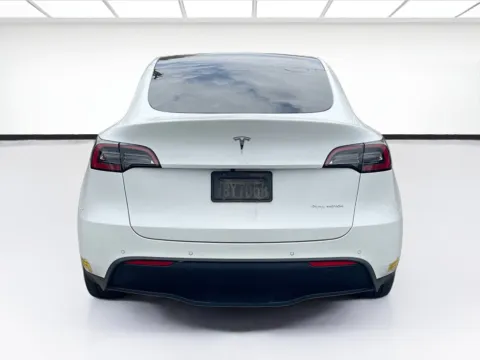 More photos of 2022 Tesla Model Y Long Range at KarGenie, CA