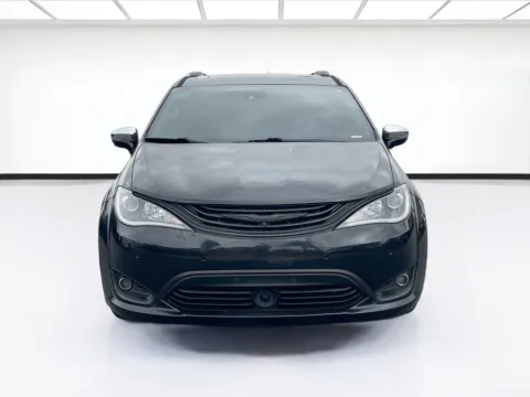 Photos of 2018 Chrysler Pacifica Hybrid Limited for sale in Fontana, CA at KarGenie