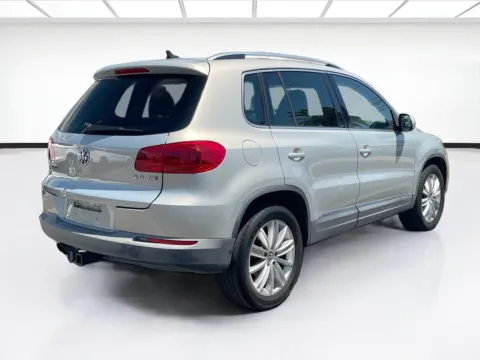 More photos of 2013 Volkswagen Tiguan SE at KarGenie, CA