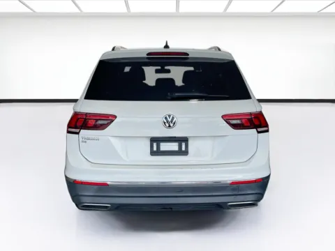 More photos of 2020 Volkswagen Tiguan SE at KarGenie, CA