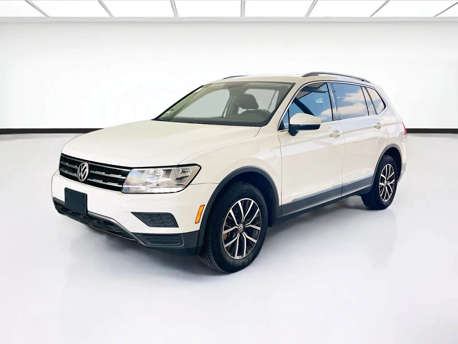 White 2020 Volkswagen Tiguan SE for sale in Fontana, CA