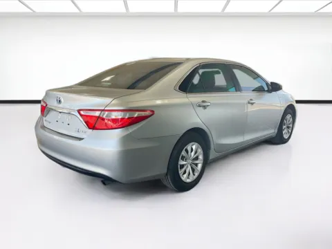 More photos of 2017 Toyota Camry at KarGenie, CA