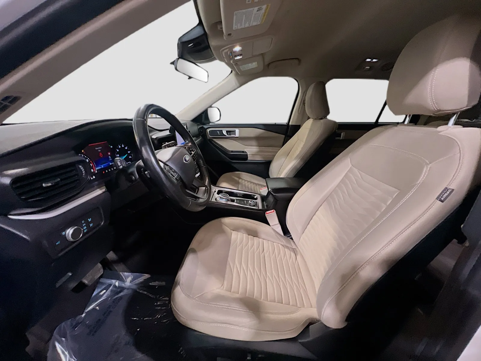 Ford Explorer photo 14