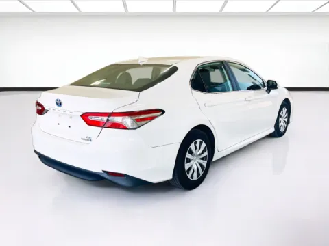 More photos of 2020 Toyota Camry LE at KarGenie, CA