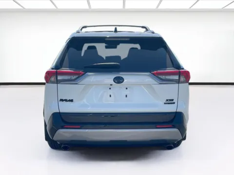 More photos of 2022 Toyota RAV4 Hybrid XSE at KarGenie, CA