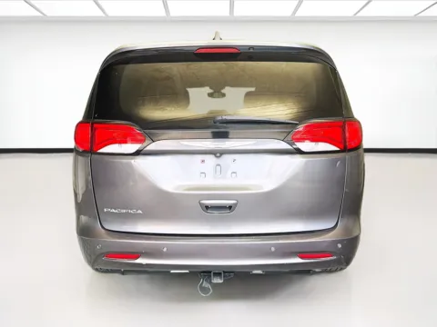 More photos of 2017 Chrysler Pacifica Touring at KarGenie, CA