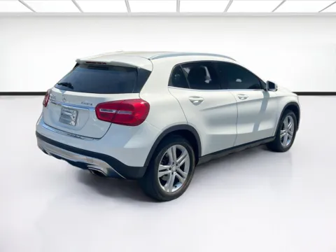 More photos of 2015 Mercedes-Benz GLA-Class GLA 250 at KarGenie, CA
