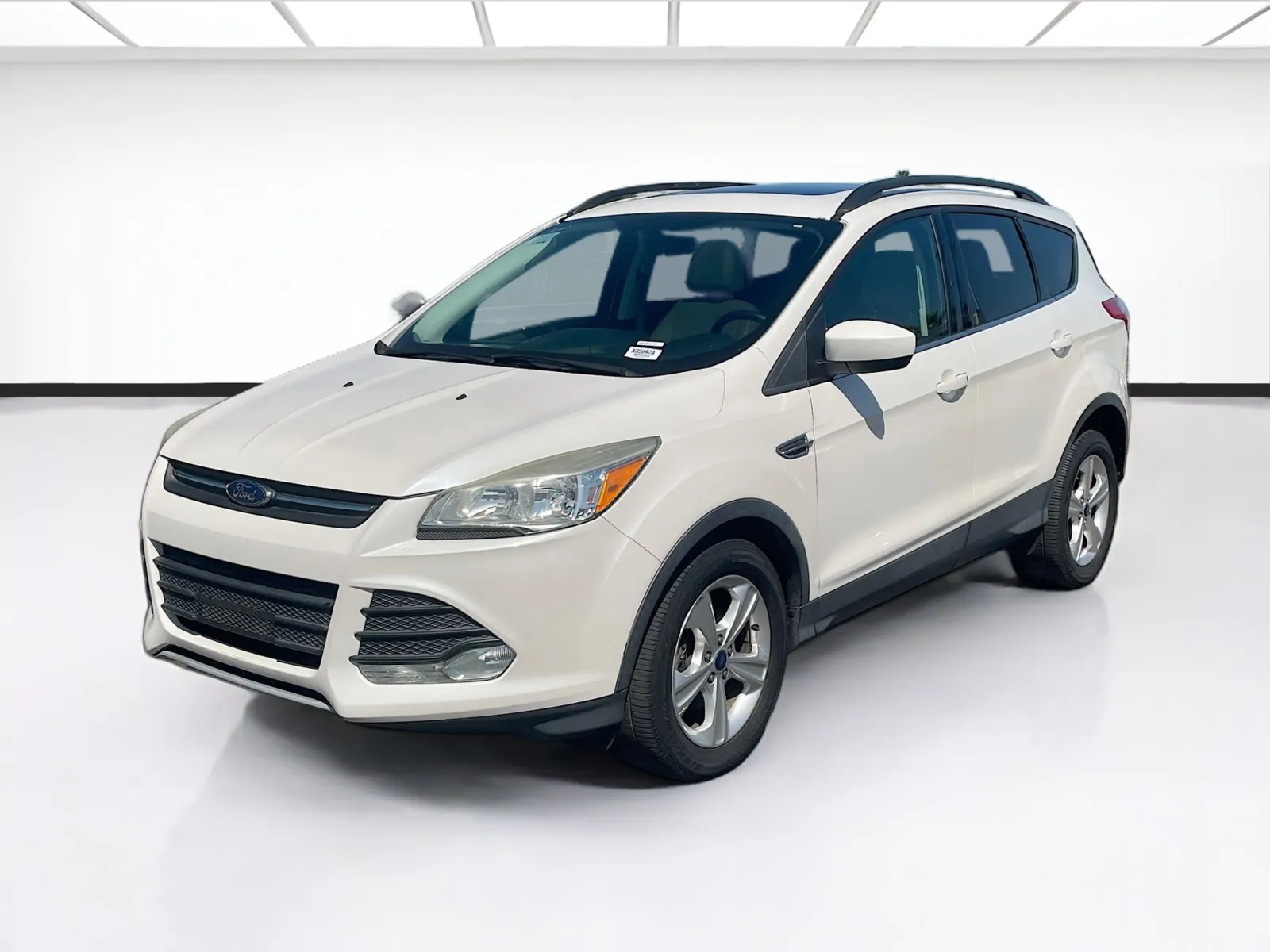 White 2015 Ford Escape SE for sale in Fontana, CA