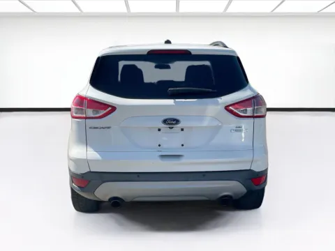 More photos of 2015 Ford Escape SE at KarGenie, CA