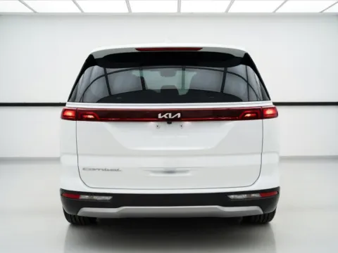 More photos of 2022 Kia Carnival EX at KarGenie, CA