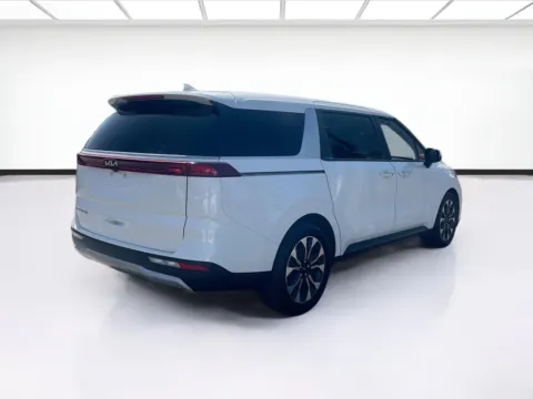 More photos of 2022 Kia Carnival EX at KarGenie, CA