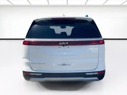 More photos of 2022 Kia Carnival EX at KarGenie, CA