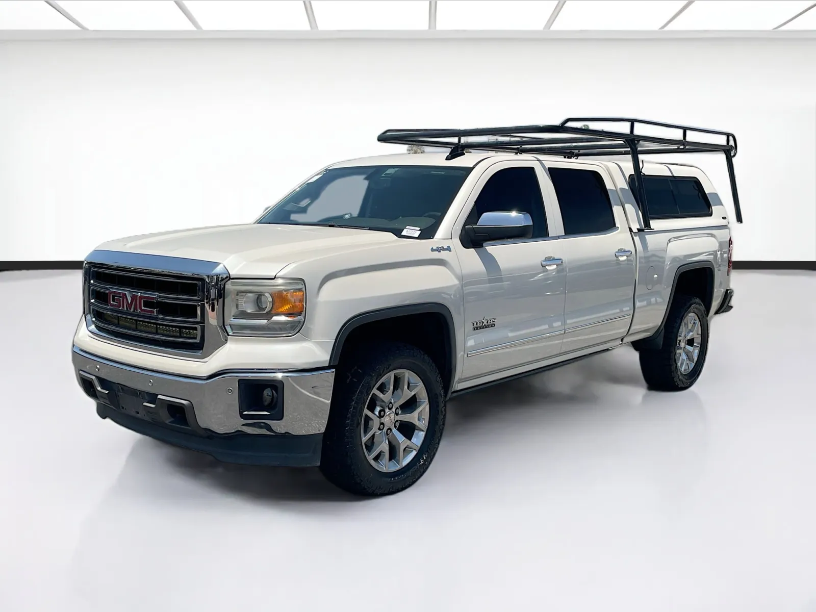 2015 GMC Sierra 4WD Crew Cab SLT SWB's photo