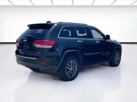 More photos of 2017 Jeep Grand Cherokee Limited at KarGenie, CA