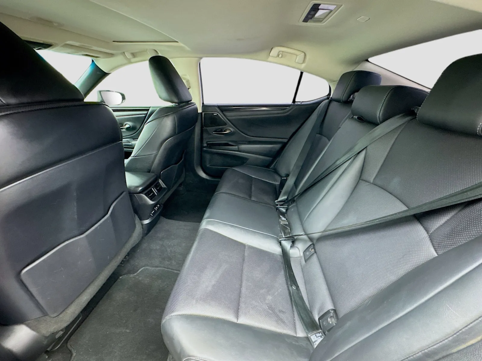 Lexus ES photo 16
