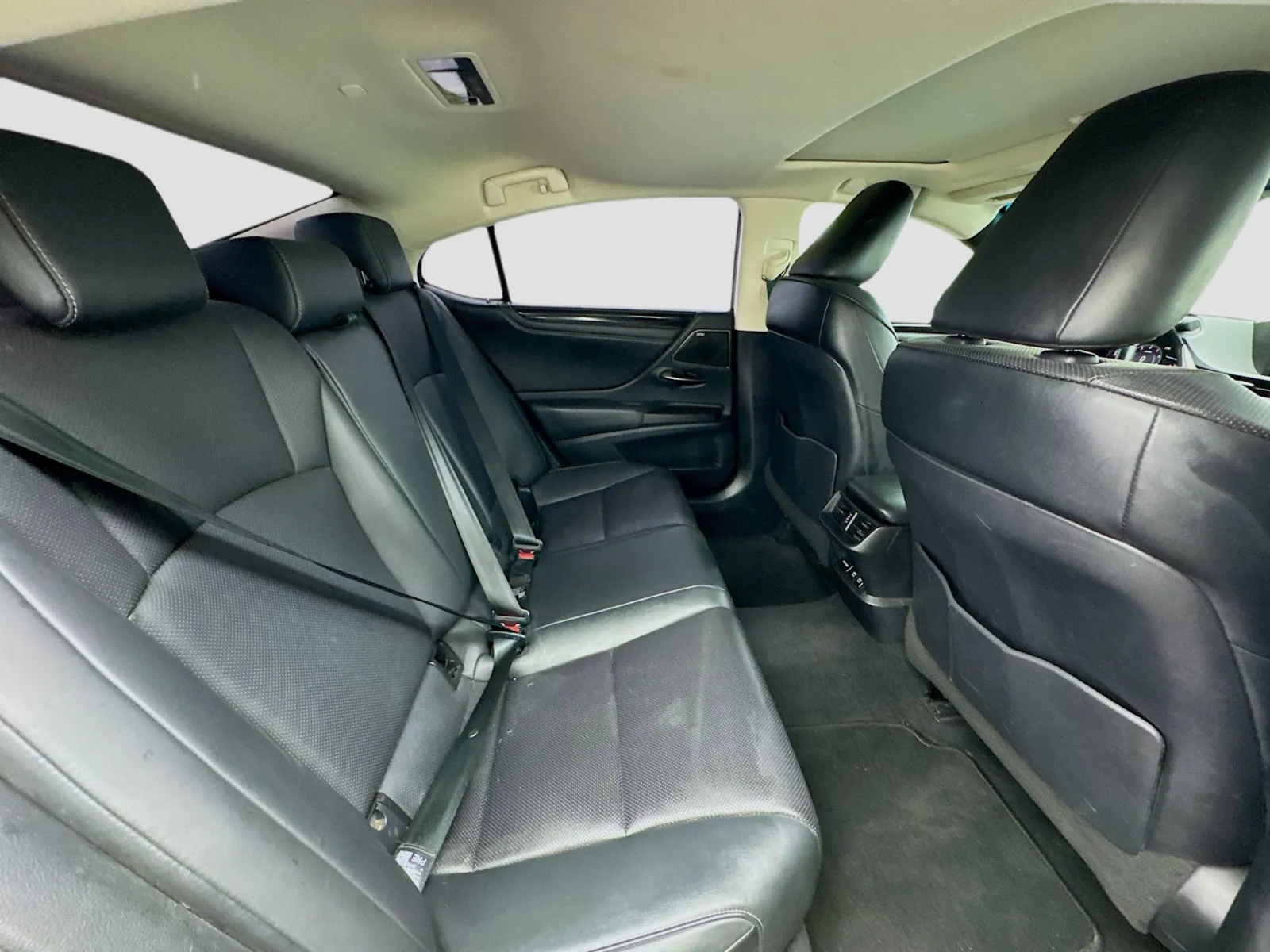 Lexus ES photo 19