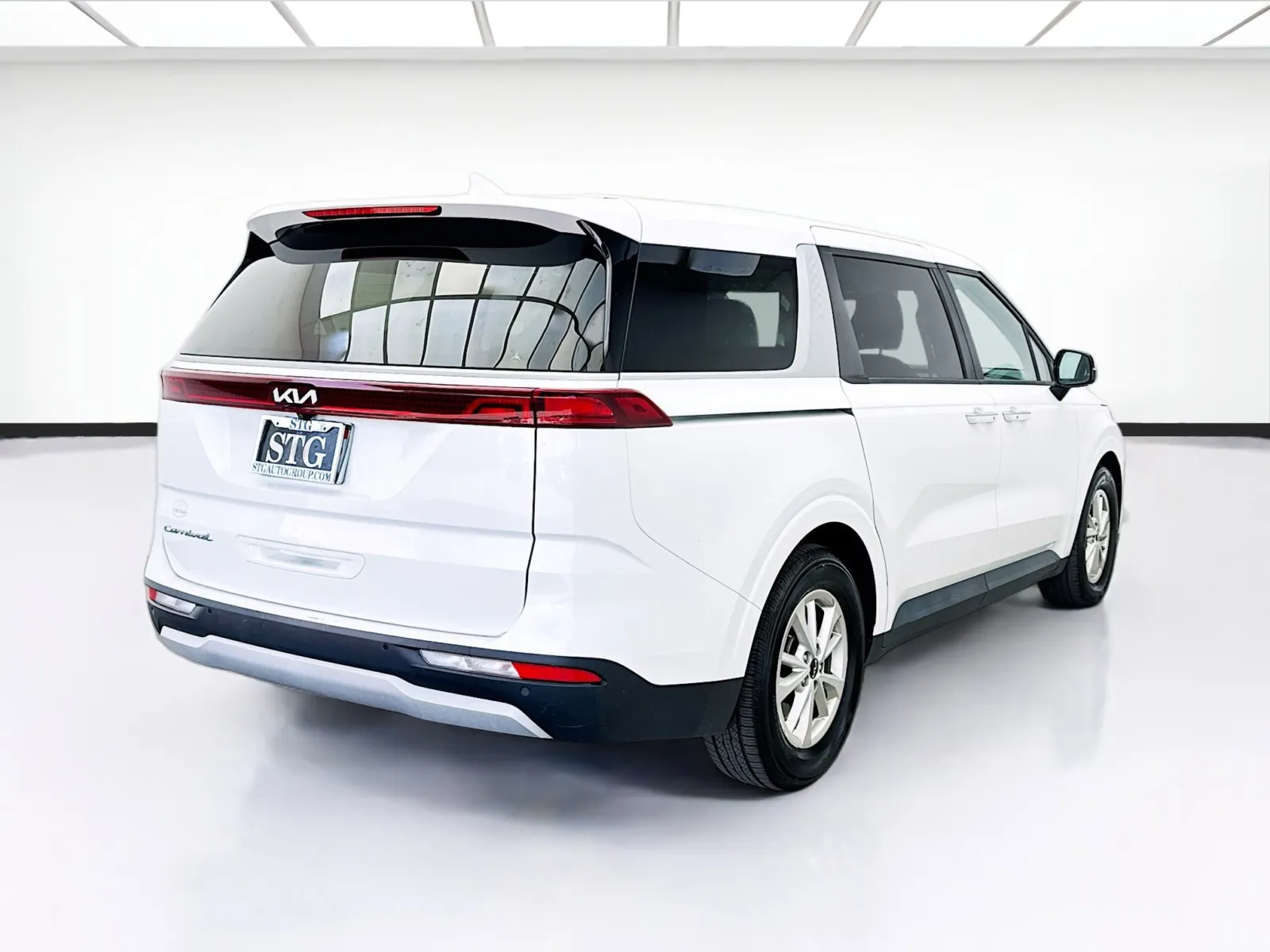 Kina様　オーダーページ　9/22 2022 Kia Carnival LX | CarEdge | CarEdge